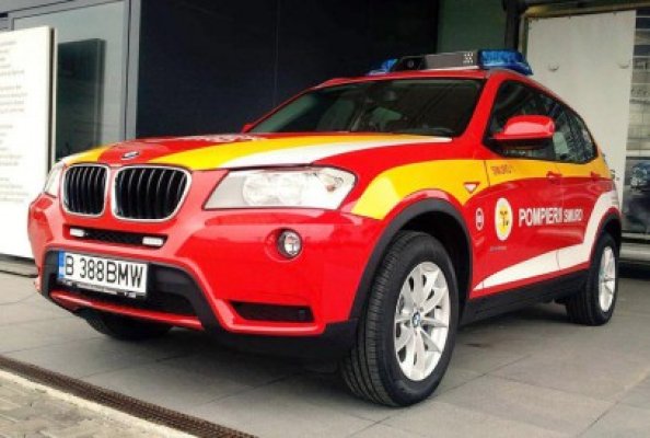 SMURD a primit două BMW X3 noi-nouţe